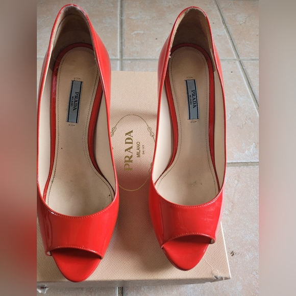 Prada Shoes - PRADA HEELS 👠
